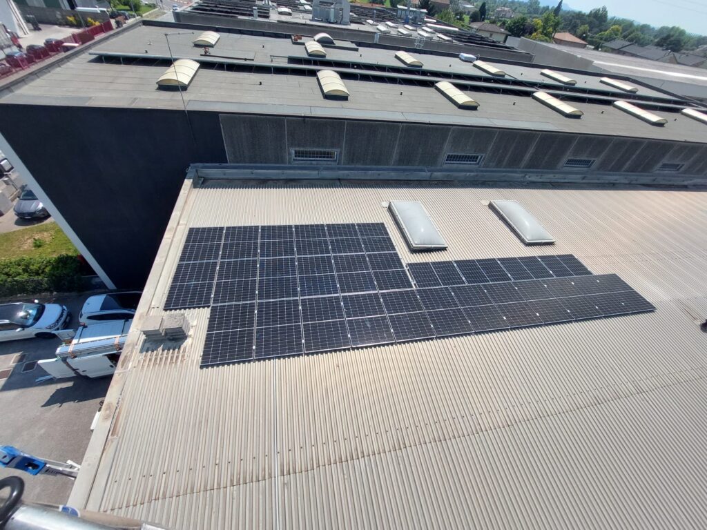 Installazione impianto fotovoltaico chiavi in mano su capannone a Rubano (PD)