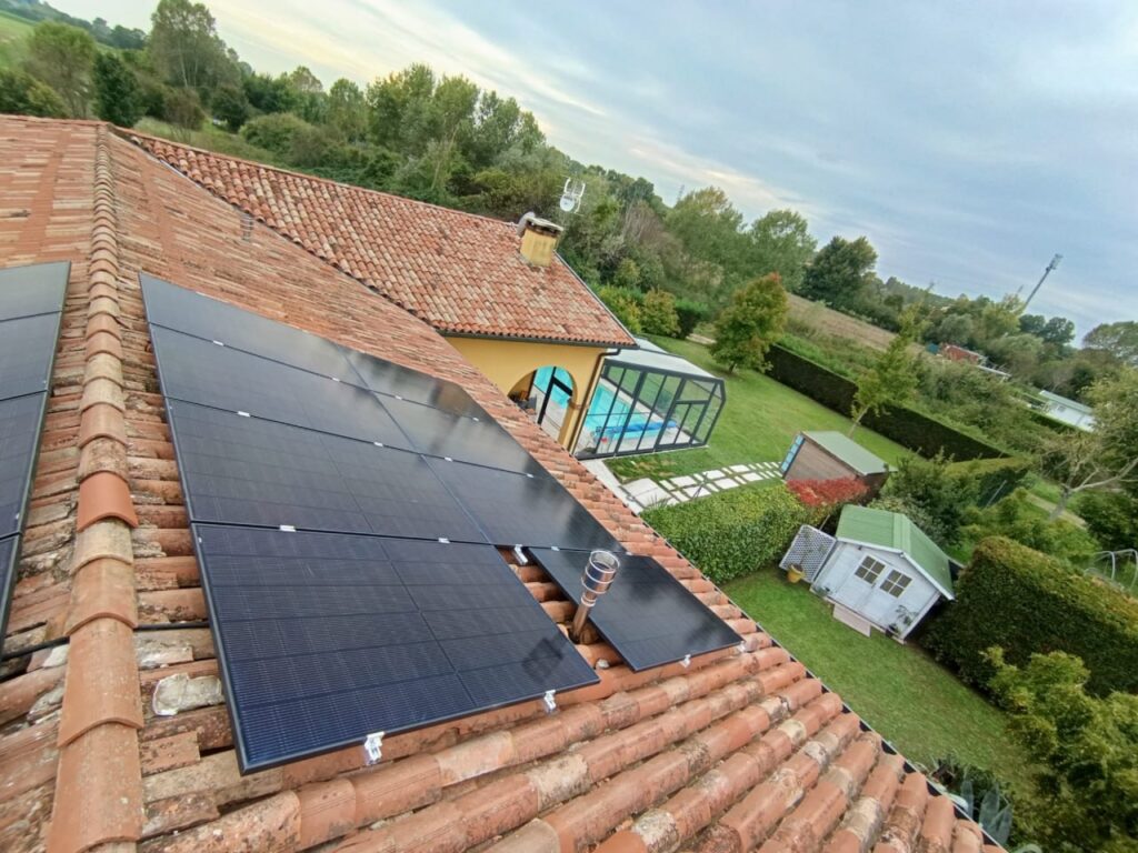 Impianto fotovoltaico chiavi in mano a Mira con accumulo da 5 kWh.